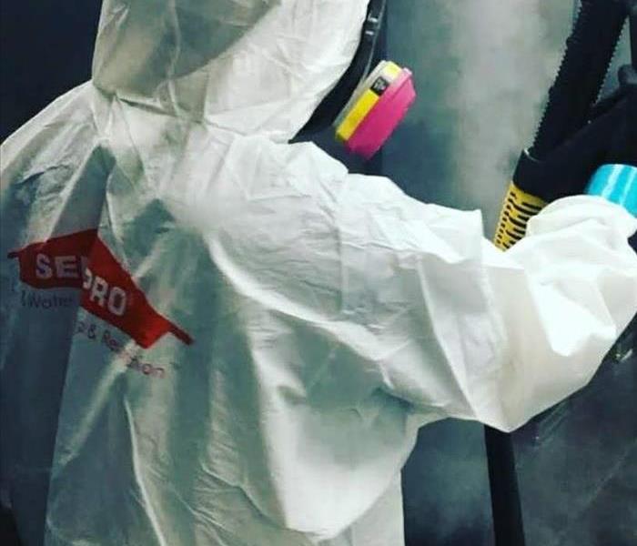SERVPRO employee wearing PPE